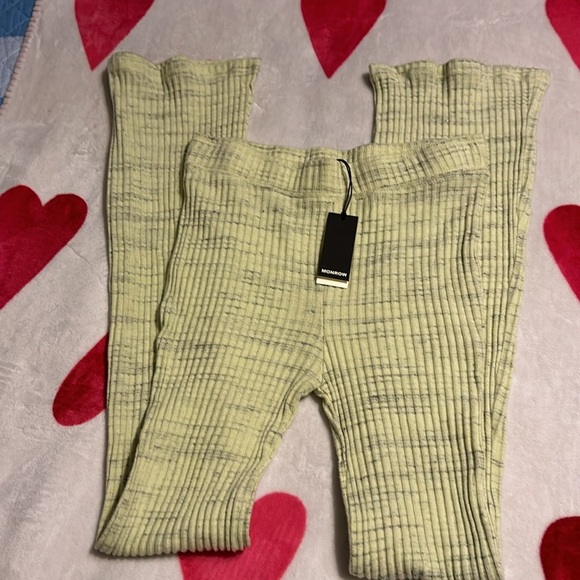 NWT MONROW
Marled ribbed cotton-blend flared pants in Light green - Picture 12 of 14